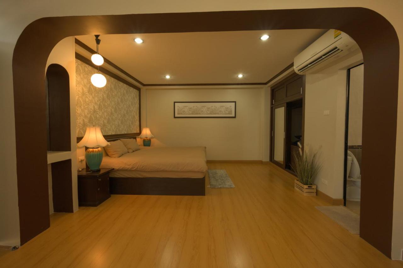 October Hostel Chiangmai Chiang Mai Luaran gambar