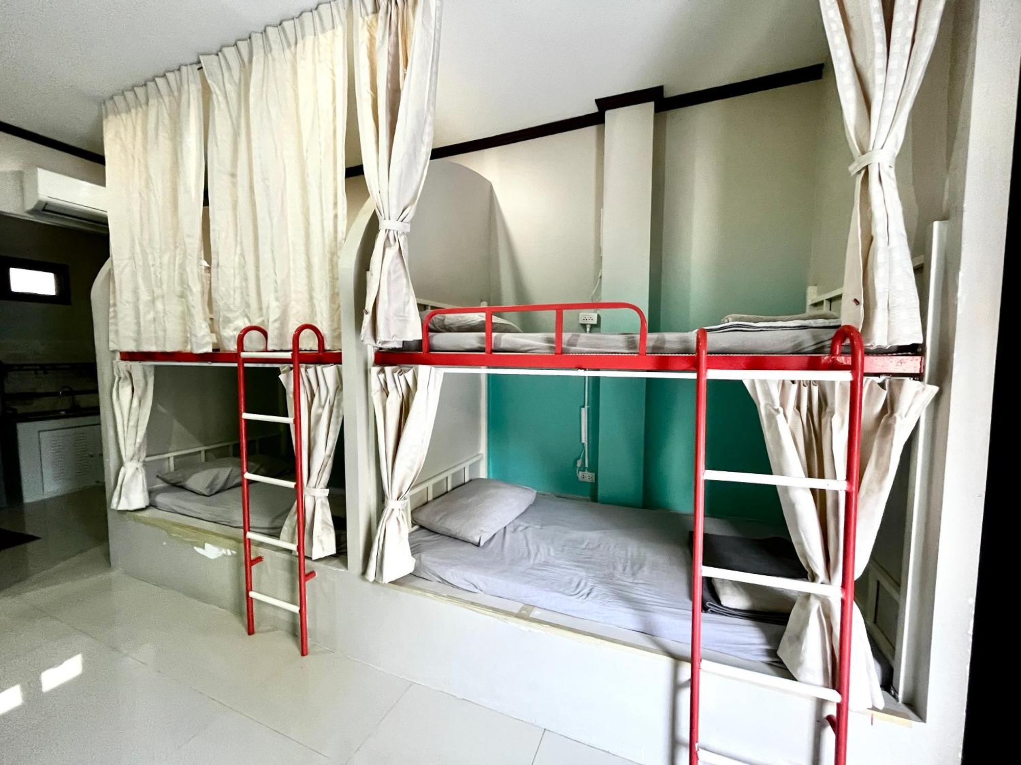 October Hostel Chiangmai Chiang Mai Luaran gambar